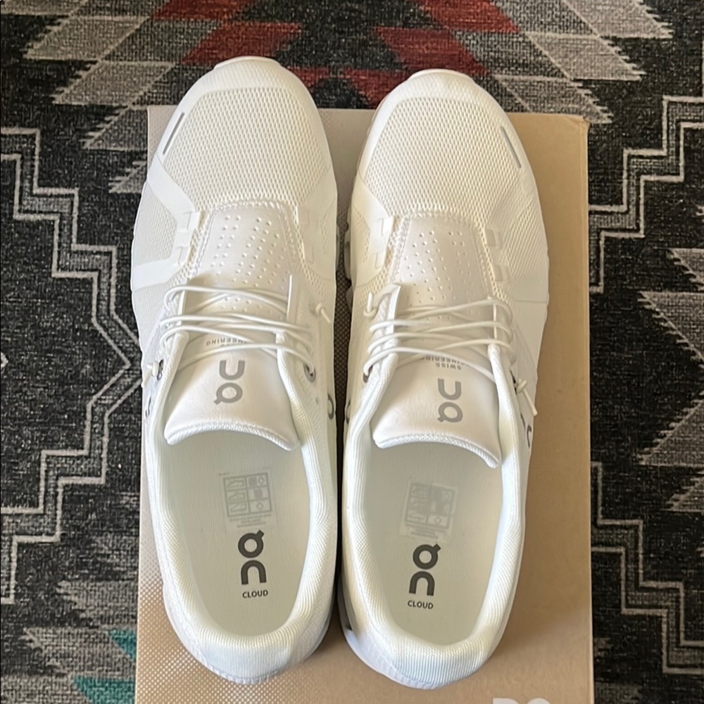 On Running Men's Cloud 5  Size 11